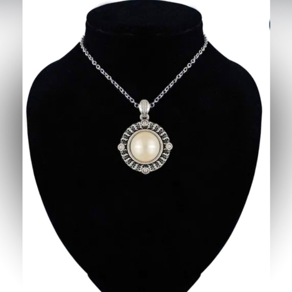 New Pearl Tone Pendant Tooled Chain Necklace - Picture 1 of 5
